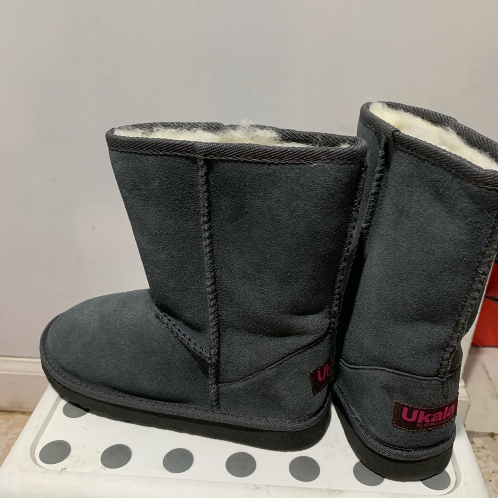 Suede boots